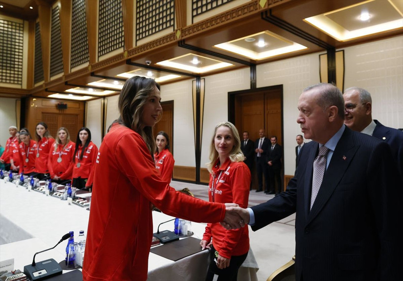 Cumhurbaşkanı Erdoğan, A Milli Kadın Voleybol Takımı'nı kabul etti - Resim: 1