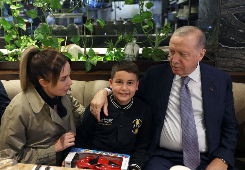Cumhurbaşkanı Erdoğan kafede vatandaşlarla sohbet etti - Resim: 2