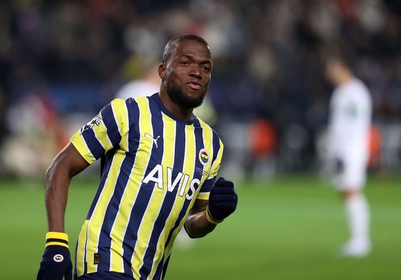 Fenerbahçe'de Enner Valencia Kasımpaşa maçında yıldızlaştı! "Maçtan önce eşimle 4 gol atamadığımı konuşmuştuk" - Resim: 5