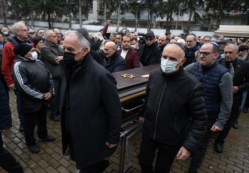 Atatürk fotoğrafları koleksiyonuyla tanınan yazar Hanri Benazus İzmir'de son yolculuğuna uğurlandı - Resim: 4