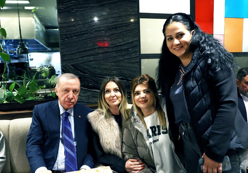 Cumhurbaşkanı Erdoğan’dan Ankara’da sürpriz kafe ziyareti - Resim : 2