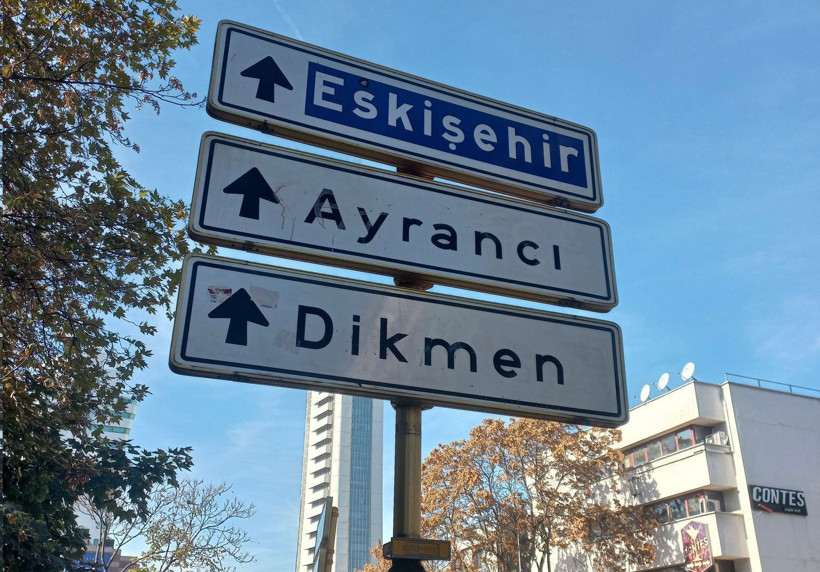 Sosyal medyada viral olan Kızılay tabelası yenilendi, bu kez de üzeri kirletildi - Resim: 7