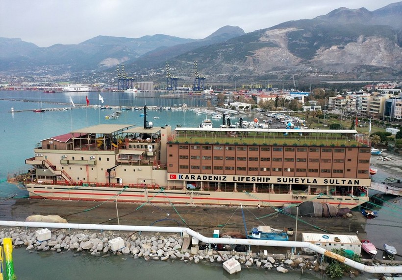 Süheyla Sultan gemisi, Hatay İskenderun'da depremzedeleri ağırlamaya başladı - Resim: 1