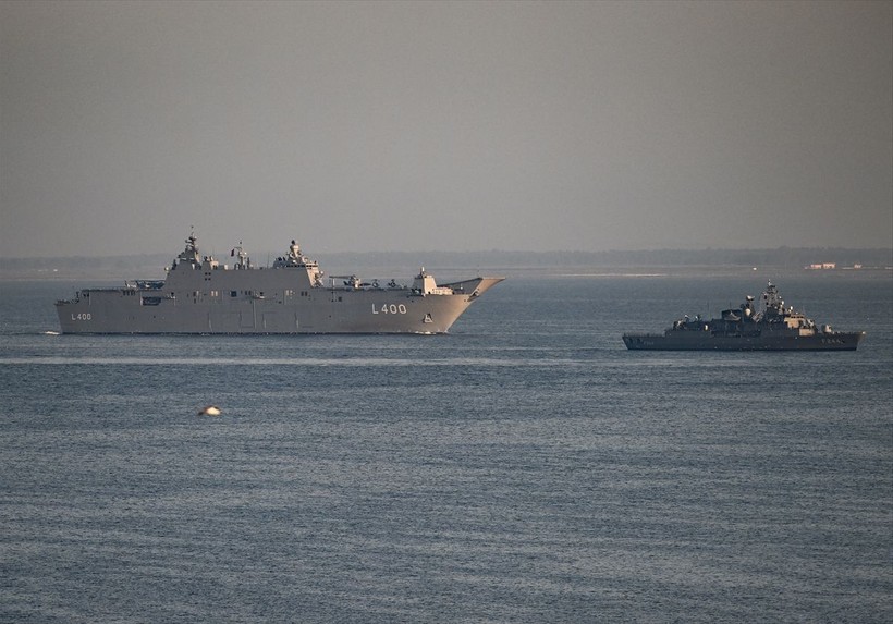 İstanbul'da kilometrelerce ziyaret kuyruğu oluşturan TCG Anadolu, İzmir Alsancak Limanı'na geldi - Resim: 11