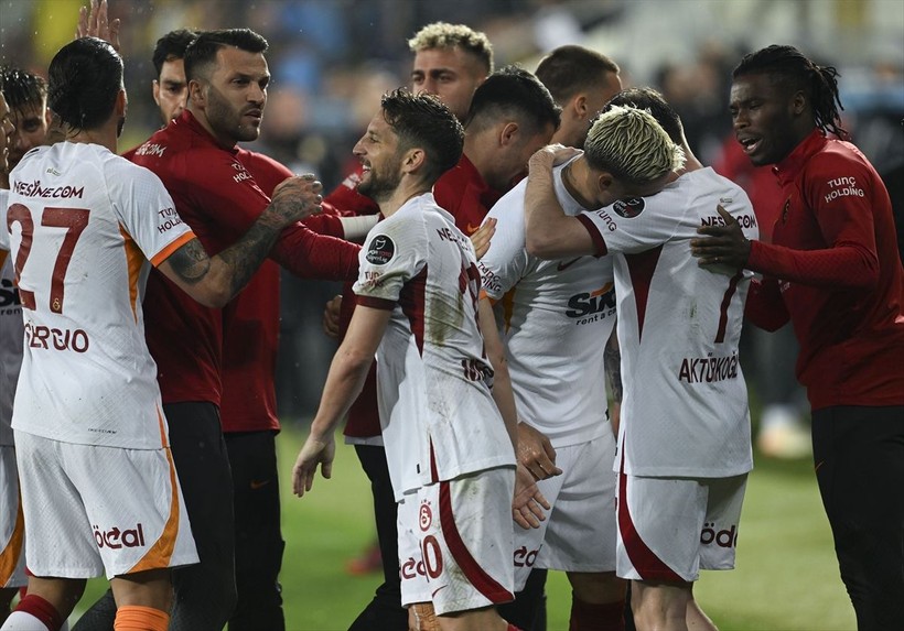 Son dakika Galatasaray haberleri... Galatasaray Ankaragücü'nü 4-1 yendi! Şampiyonluk maçından unutulmaz fotoğraflar - Resim: 52
