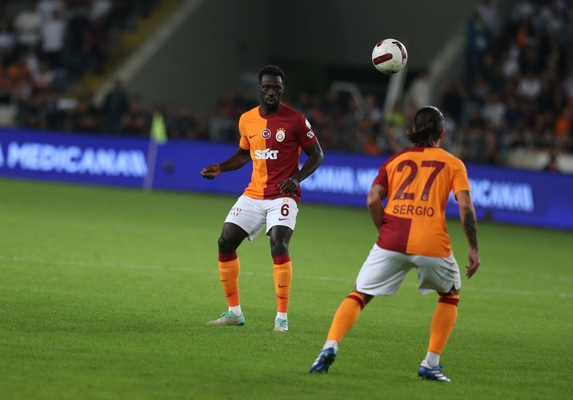 Ligde namağlup takım kalmadı: Galatasaray, Mersin'de ilk yenilgisini aldı - Resim : 16