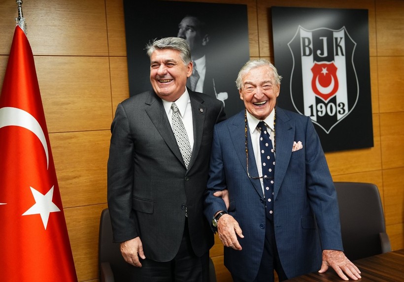 Koç Holding Onursal Başkanı Rahmi Koç'tan Adalı'ya tebrik ziyareti - Resim : 2