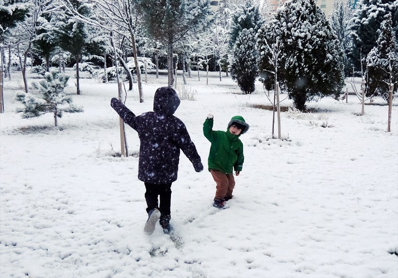 Başkent Ankara'da kar sevinci! Şehir beyaz örtüyle kaplandı, vatandaşlar karın keyfini çıkardı - Resim: 31