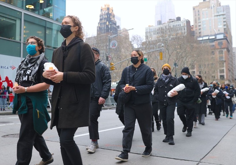 New York Gazze'de ölen binlerce bebek ve çocuk için sessiz yürüyüş yaptı - Resim: 26