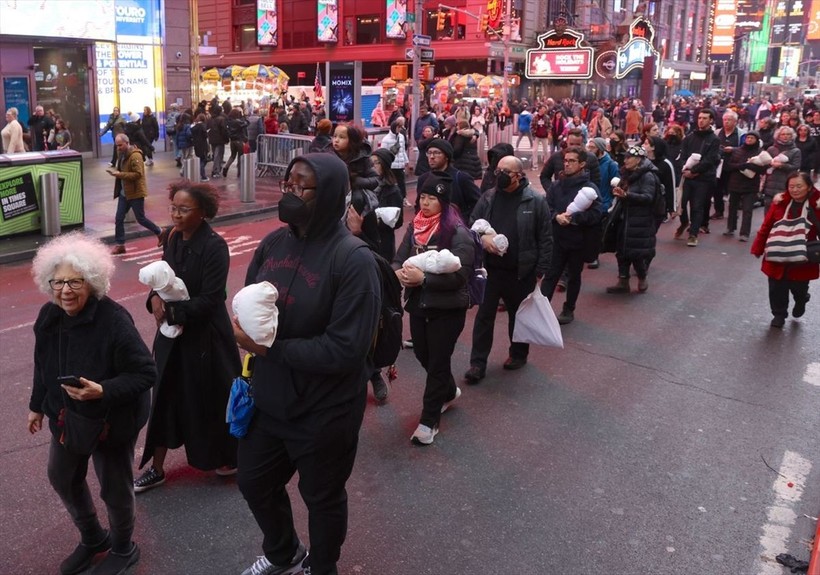 New York Gazze'de ölen binlerce bebek ve çocuk için sessiz yürüyüş yaptı - Resim: 81