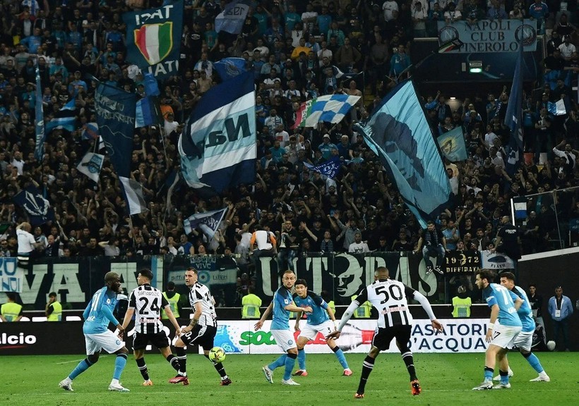 İtalya'da 33 yıllık hasret sona erdi! Napoli, bitime 5 hafta kala Serie A'da şampiyon oldu... - Resim : 2