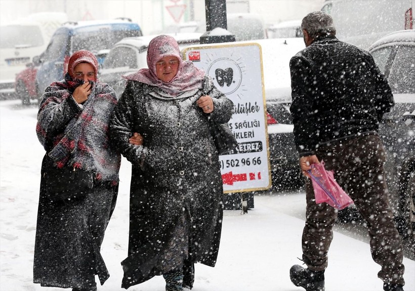 Başkent Ankara beyaz masalı yaşıyor! Yurt genelinden kar manzaraları ❄️☃️🧤 - Resim: 11