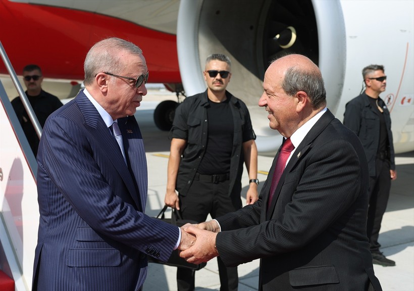 Cumhurbaşkanı Erdoğan'ı KKTC'de F-16'lar karşıladı - Resim : 4