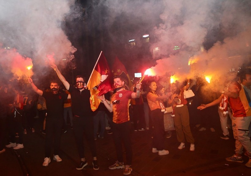 Galatasaray 23. şampiyonluğunu ilan etti! Şampiyonluk kutlamalarından ilginç kareler - Resim: 33
