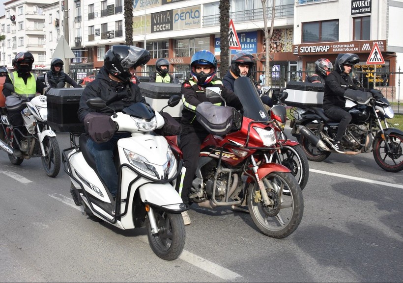 Motosikletli kuryelerden 'Trafikte biz de varız' eylemi - Resim: 6