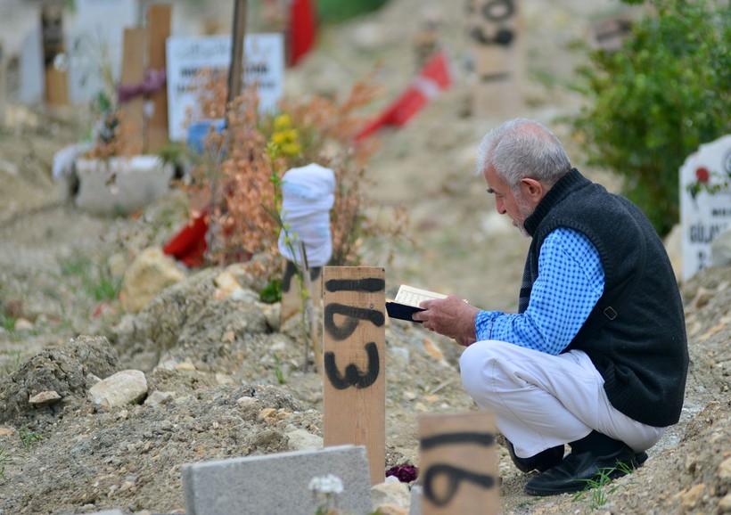 Kahramanmaraş merkezli depremlerden etkilenen Hatay'da buruk bayram - Resim: 6