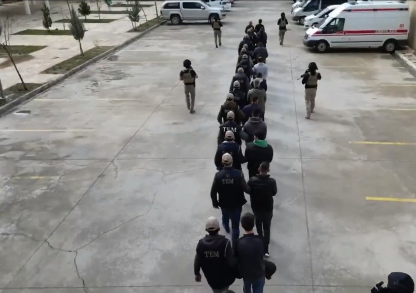 Seçimlerde 14 ilde terör eylemi yapan 340 alçak yakalandı - Resim : 5