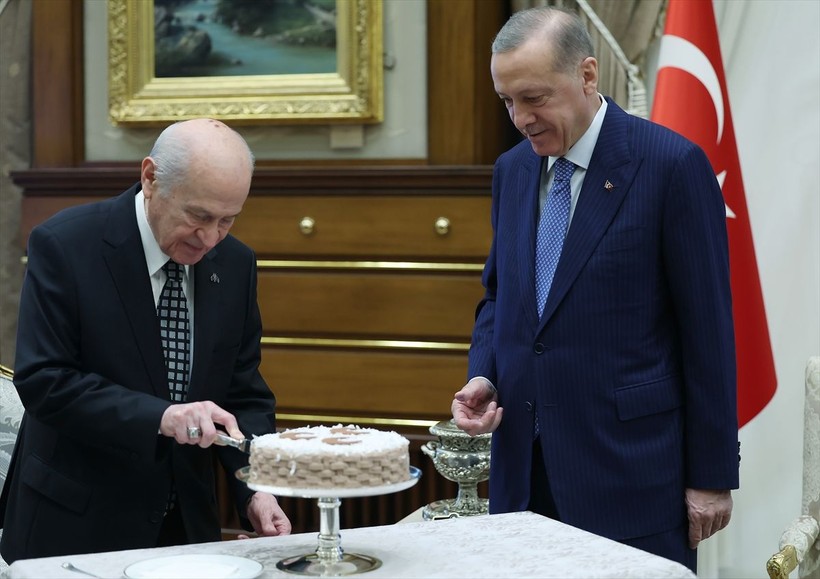 Recep Tayyip Erdoğan ile Devlet Bahçeli arasında güldüren diyalog: Ne kadar daha gençleştik? 75 olduk efendim - Resim: 8
