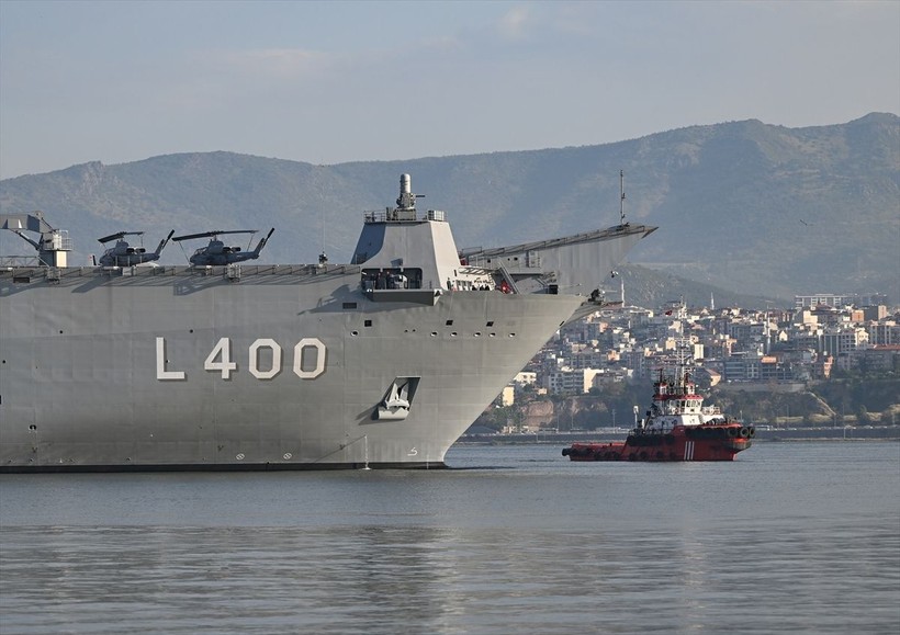 İstanbul'da kilometrelerce ziyaret kuyruğu oluşturan TCG Anadolu, İzmir Alsancak Limanı'na geldi - Resim: 17