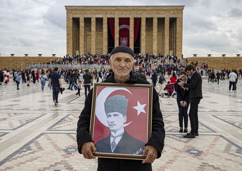 19 Mayıs coşkuyla kutlanıyor! Gençler Ata'nın huzurunda - Resim: 14