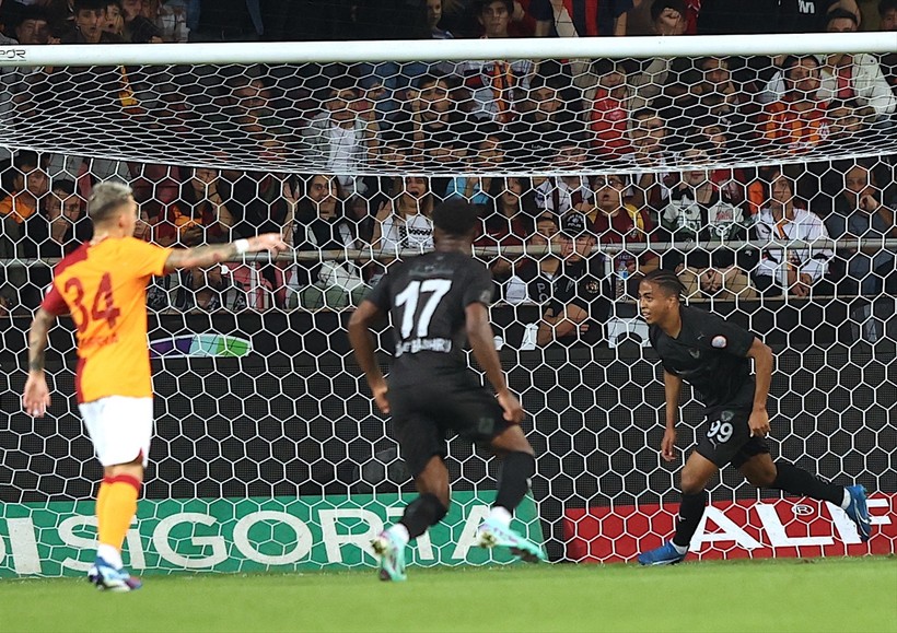 Ligde namağlup takım kalmadı: Galatasaray, Mersin'de ilk yenilgisini aldı - Resim : 10