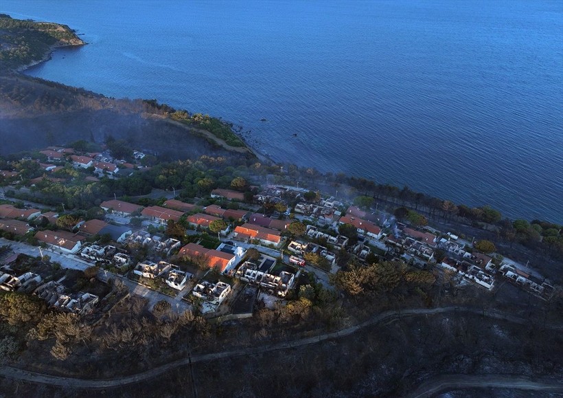 İzmir'de orman yangını felaketi! Tahliye edilen evler alev alev yandı, hasarın boyutu gün ağarınca gözler önüne serildi - Resim: 14