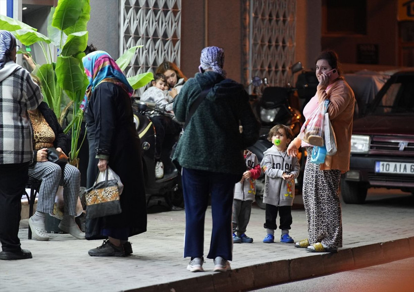 Balıkesir Sındırgı'da 6.1 büyüklüğünde deprem uykuları kaçırdı - Resim: 3