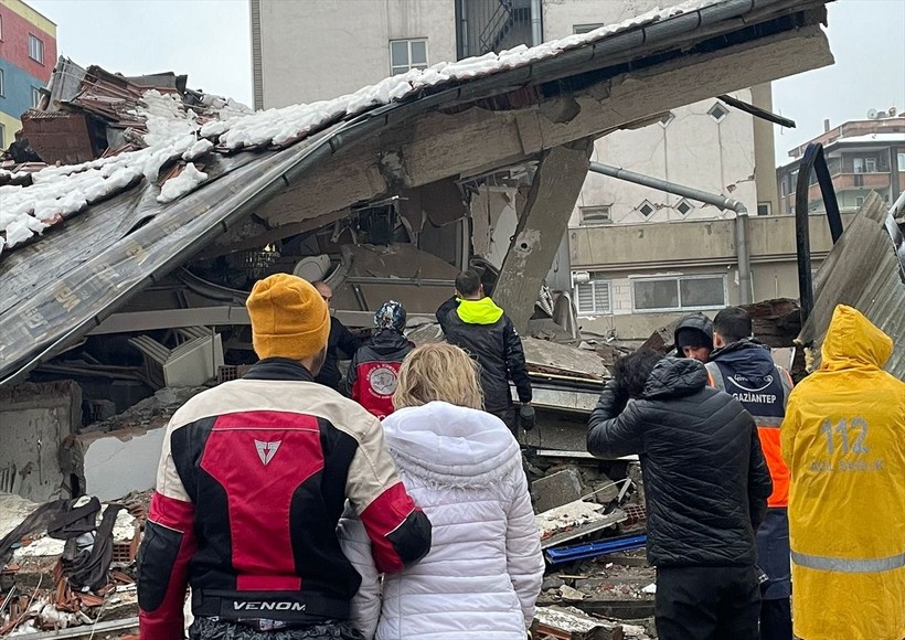 SON DAKİKA DEPREM: Kahramanmaraş merkezli depremin ardından enkaz altından bir bebek canlı şekilde çıkarıldı - Resim: 5