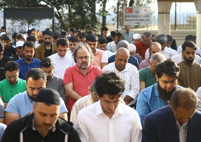 İslam aleminde bayram namazı coşkusu! Camiler doldu taştı - Resim: 172