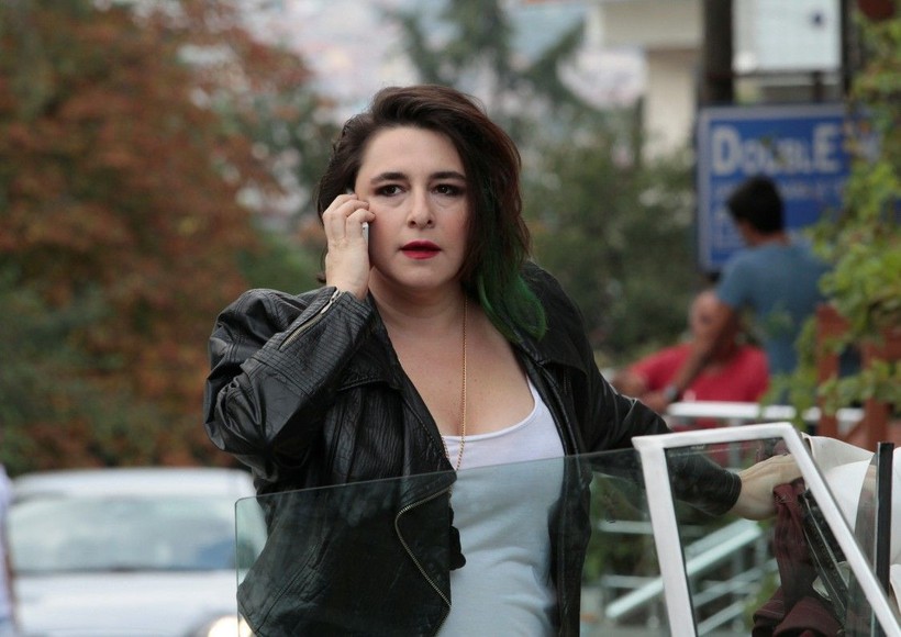 Ünlü oyuncu Esra Dermancıoğlu kafasına taktığı kadın çorabıyla estetik düşkünlerini tiye aldı - Resim: 1