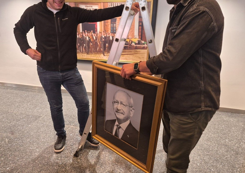 CHP Genel Merkezi'nde bir değişiklik daha! Kılıçdaroğlu'nun fotoğrafı tekrar asıldı, ismi makam odasına takıldı - Resim: 2