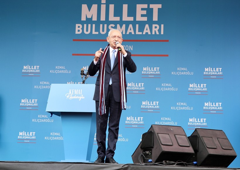 Cumhurbaşkanı adayı Kemal Kılıçdaroğlu Trabzon'da yaptığı konuşmasında gaflarına bir yenisini daha ekledi: Cennet kadının ayakları altındadır - Resim : 2