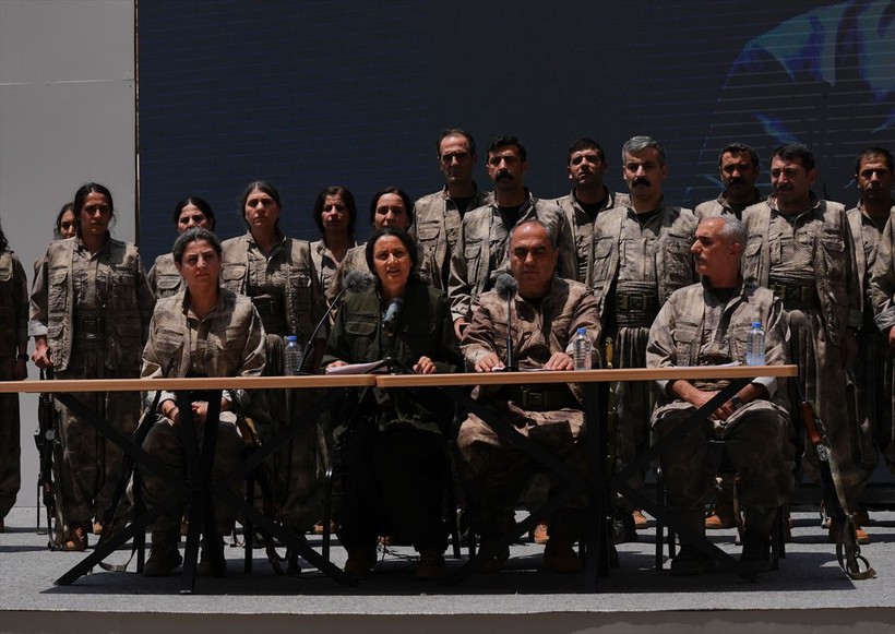 Tarihi anların görüntüleri: Terör örgütü PKK silahları yaktı! İşte o anlar... - Resim: 27