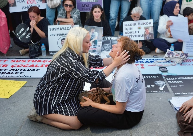 Mattia Ahmet Minguzzi'nin annesi Bakırköy'de oturma eylemi yaptı - Resim: 13