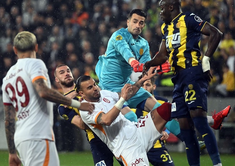 Son dakika Galatasaray haberleri... Galatasaray Ankaragücü'nü 4-1 yendi! Şampiyonluk maçından unutulmaz fotoğraflar - Resim: 68