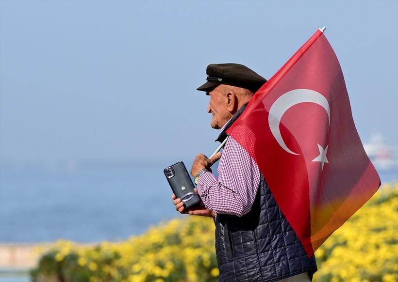 Türkiye iliklerine kadar Cumhuriyet'i kutluyor! Nereye baksan kırmızı-beyaz! 🤍❤️Meydanlarda 7'den 70'e 100. yıl coşkusu - Resim: 367