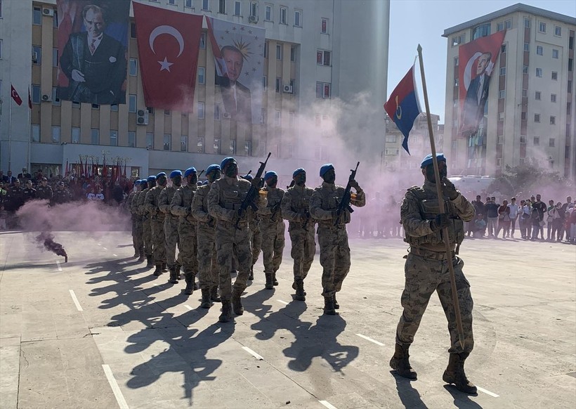 Türkiye iliklerine kadar Cumhuriyet'i kutluyor! Nereye baksan kırmızı-beyaz! 🤍❤️Meydanlarda 7'den 70'e 100. yıl coşkusu - Resim: 378