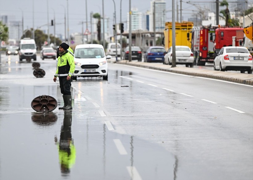 İzmir'de yollar göle dönerken Tunç Soyer Avrupa'ya gitti! Altyapı problemlerinden bırak İzmirli yönetime isyan ederken Soyer: İklim krizi... - Resim: 17