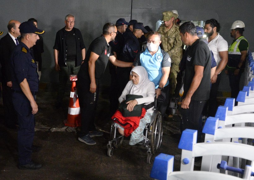 Lübnan'daki Türk vatandaşların tahliyesi başarıyla tamamlandı - Resim: 1