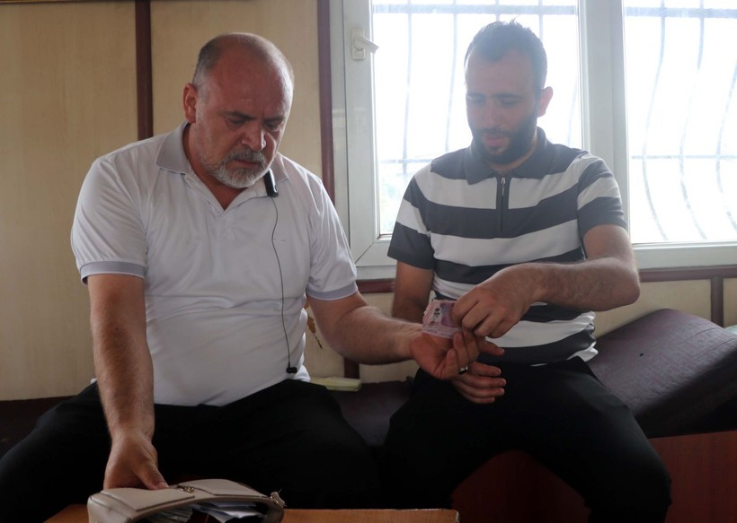 Otobüs şoförü, aracında unutulan içinde para ve altın olan çantayı sahibine ulaştırdı - Resim: 4