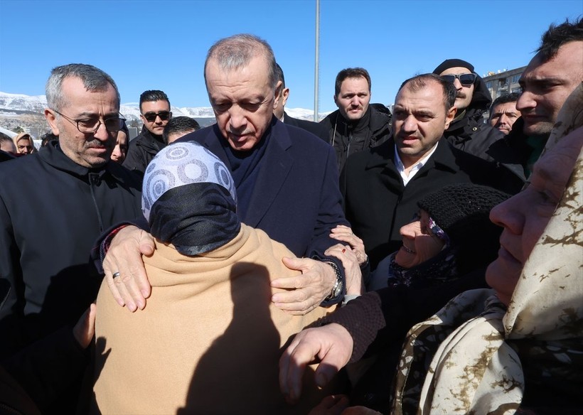 Cumhurbaşkanı Recep Tayyip Erdoğan, Onikişubat Stadyumu'nda kurulan çadır kentte vatandaşlarla görüştü - Resim: 21