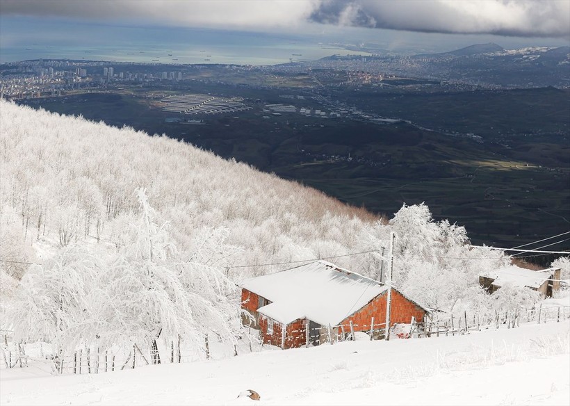 Sporseverlerin uğrak yeri! Kocadağ yaylası beyaza büründü ❄️🌨️☃️ Ortaya kartpostallık görüntüler çıktı - Resim: 14