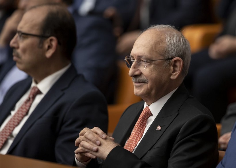 Milletvekilleri 10,5 saat süren törenle ant inçti! İşte 28. dönemin başladığı ilk birleşimde yaşananlar - Resim: 5