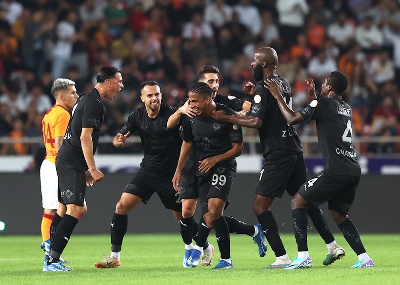 Ligde namağlup takım kalmadı: Galatasaray, Mersin'de ilk yenilgisini aldı - Resim : 3
