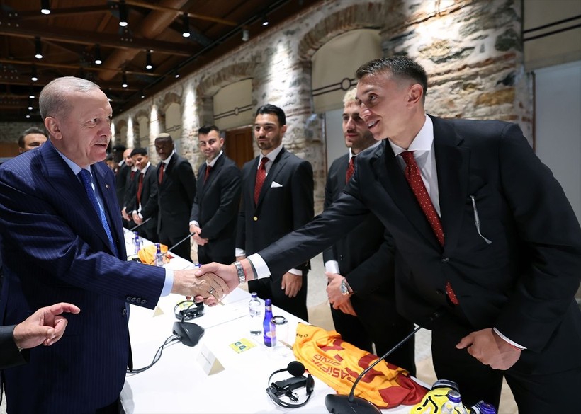 Cumhurbaşkanı Erdoğan Galatasaray'ı kabul etti! Osimhen, Barış Alper Yılmaz, Muslera... Formalarını hediye ettiler - Resim: 17
