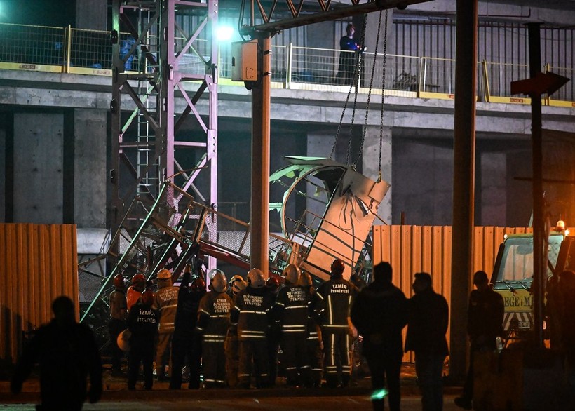 İzmir'deki vinç kazasında ölenlerin kimlikleri belli oldu: İşçilerden Baykal Gürbüz 2 ay önce baba olmuştu - Resim: 6