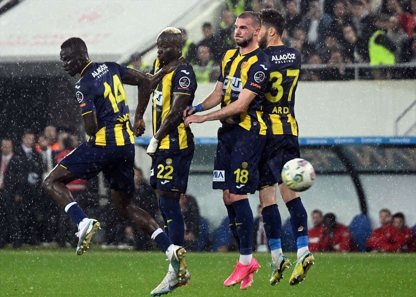 Son dakika Galatasaray haberleri... Galatasaray Ankaragücü'nü 4-1 yendi! Şampiyonluk maçından unutulmaz fotoğraflar - Resim: 31