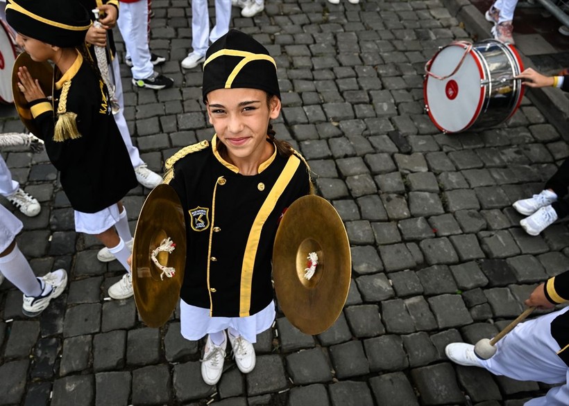 Türkiye iliklerine kadar Cumhuriyet'i kutluyor! Nereye baksan kırmızı-beyaz! 🤍❤️Meydanlarda 7'den 70'e 100. yıl coşkusu - Resim: 364