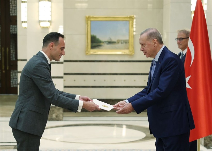 Cumhurbaşkanı Erdoğan Slovenya Büyükelçisi Rencelj'in çocuklarının elini öptü - Resim: 11