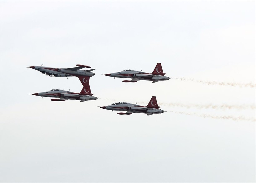 Türk yıldızları Ata'ya saygı için uçtu - Resim: 37